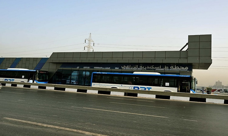 رئيس الوزراء يتفقد التشغيل التجريبي لمشروع الأتوبيس الترددي