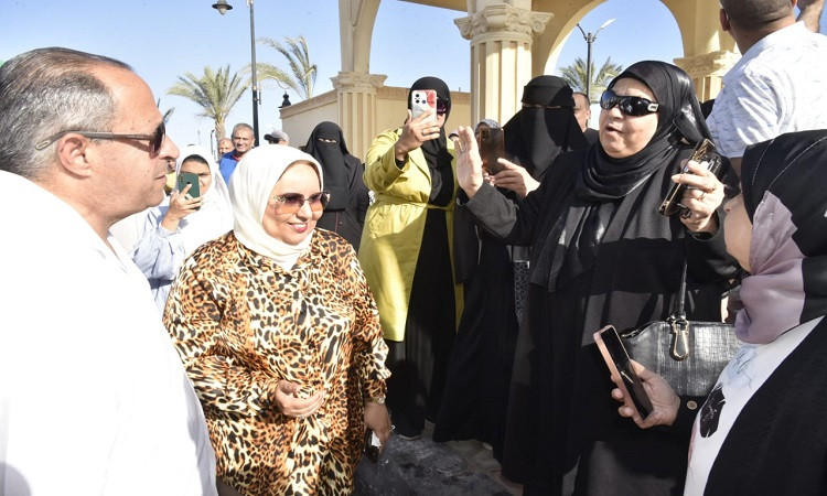 محافظ بورسعيد يودع فوج حجاج الجمعيات الأهلية ويتمنى لهم حجًا مبرورًا