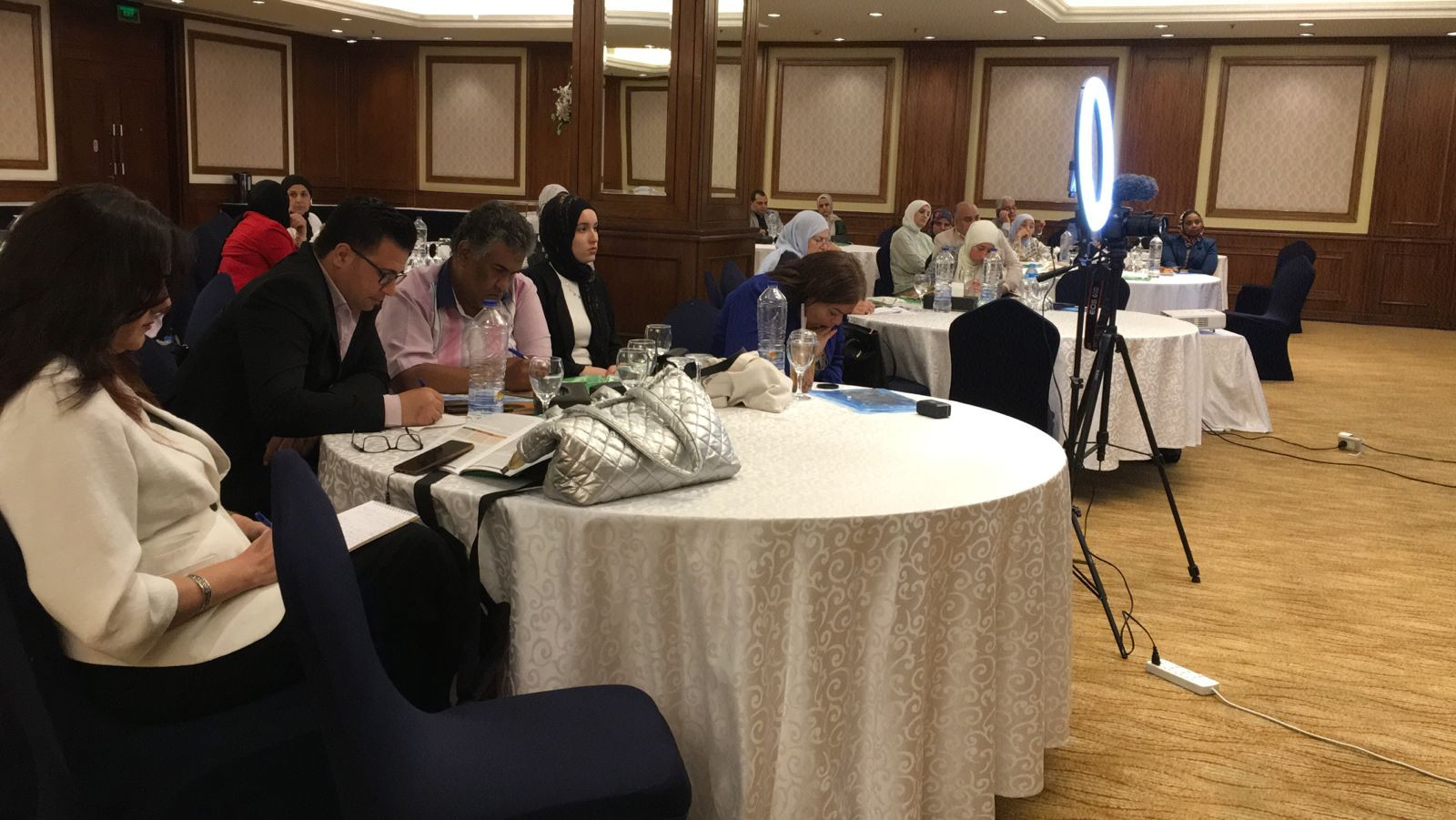 مائدة حوار مؤسسة قضايا المرأة