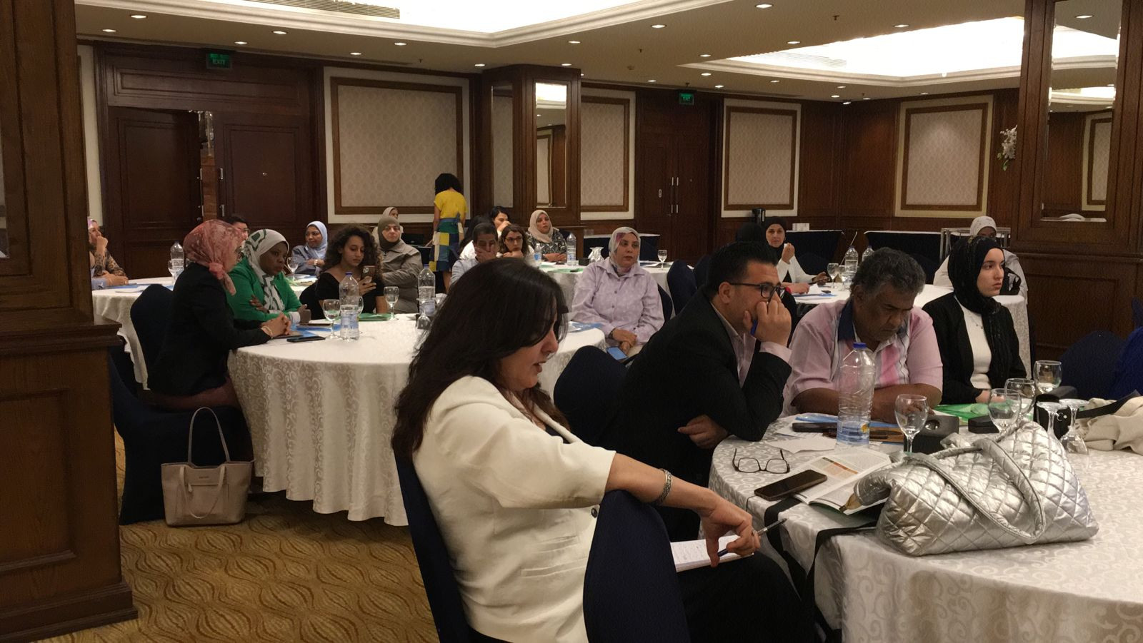 مائدة حوار مؤسسة قضايا المرأة