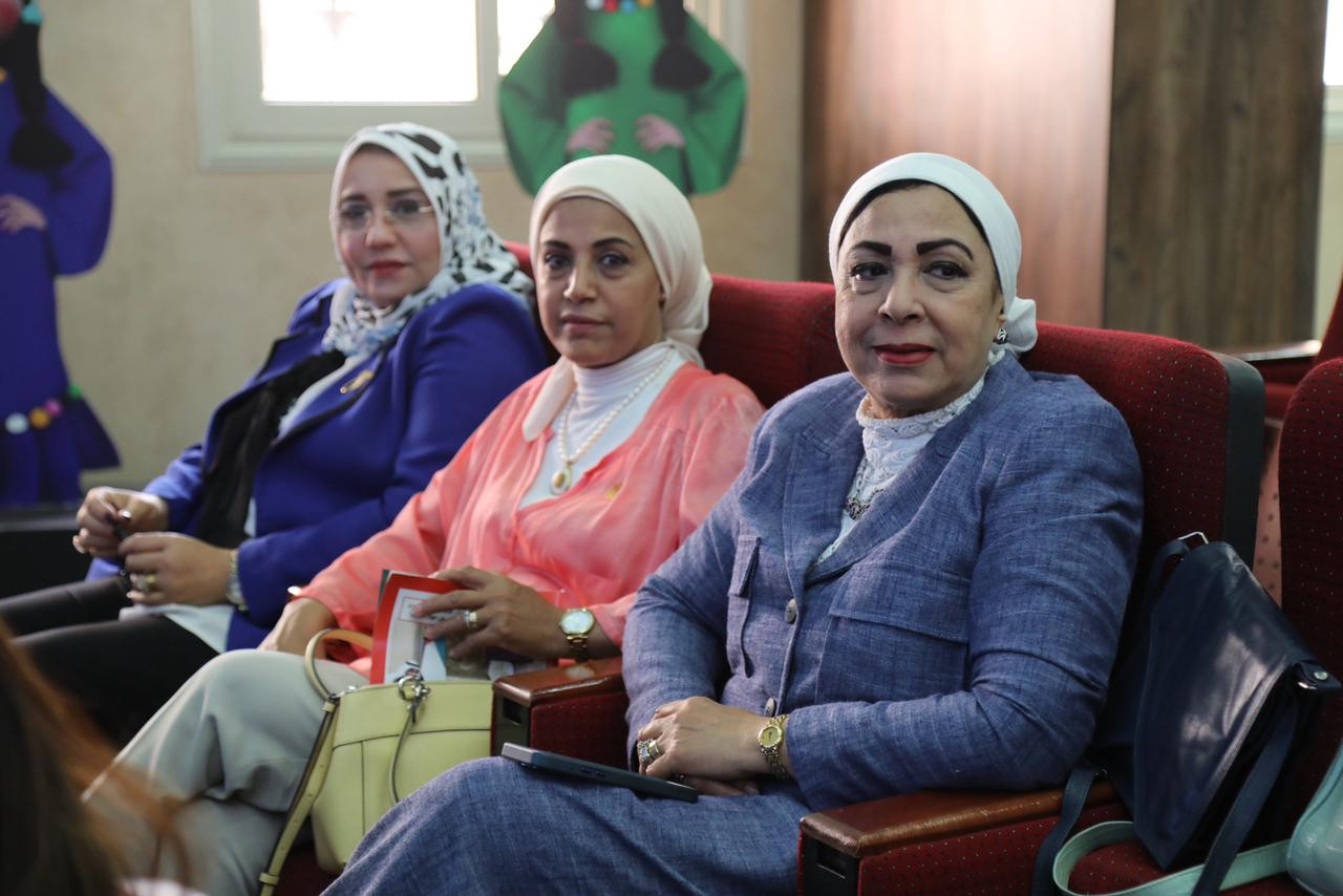 لقاء بقومي المرأة