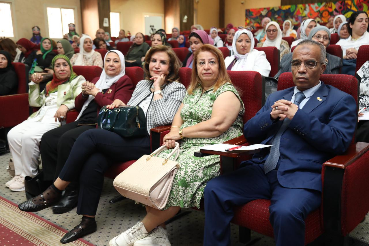 لقاء بقومي المرأة