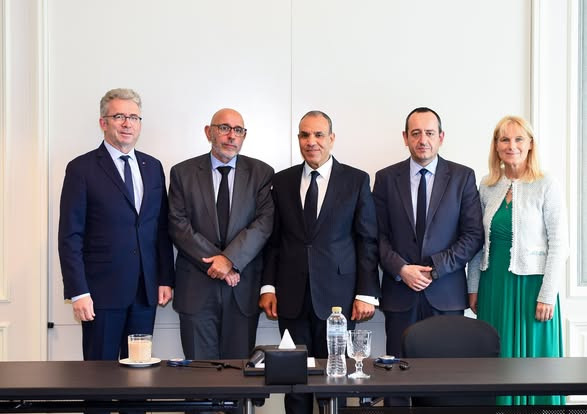 وزير الخارجية