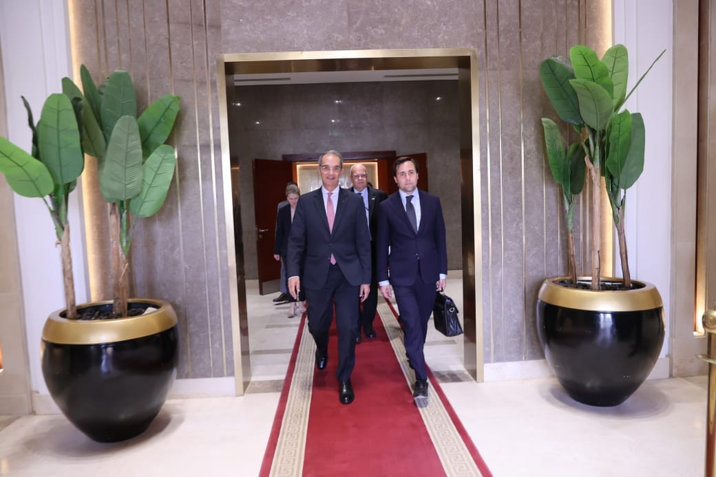 وزير الاتصالات