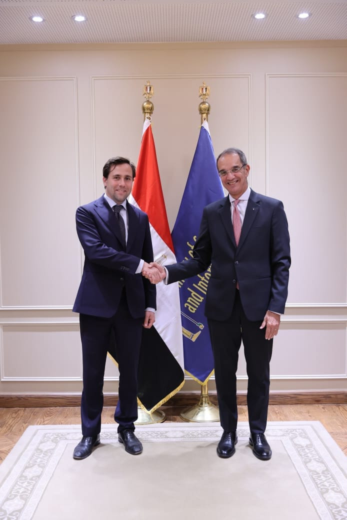 وزير الاتصالات