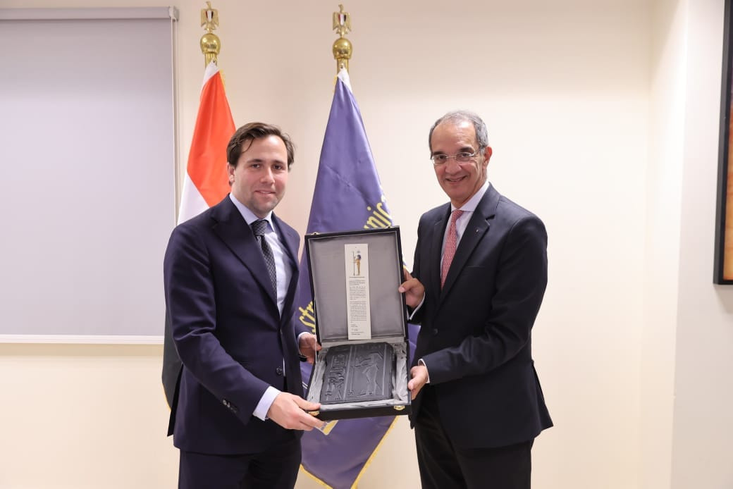 وزير الاتصالات