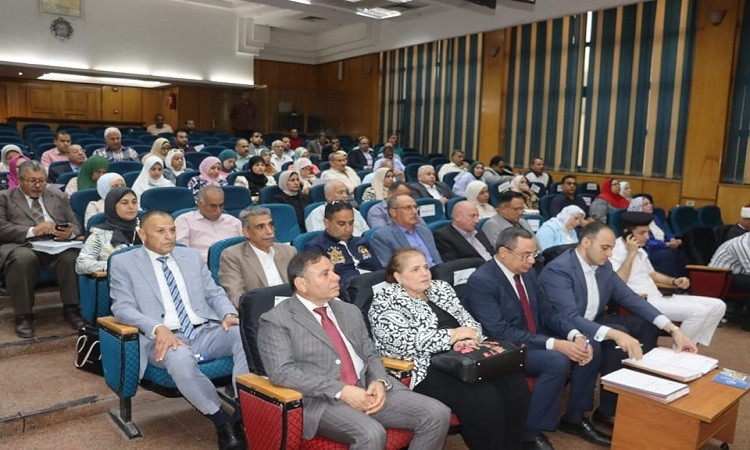 محافظ القليوبية يناقش خطة المحافظة والمشروعات الجاري تنفيذها