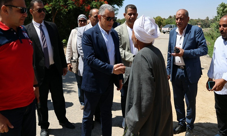 محافظ الإسماعيلية: نعمل على دراسة تطوير عدد من الطرق بالمراكز والمدن