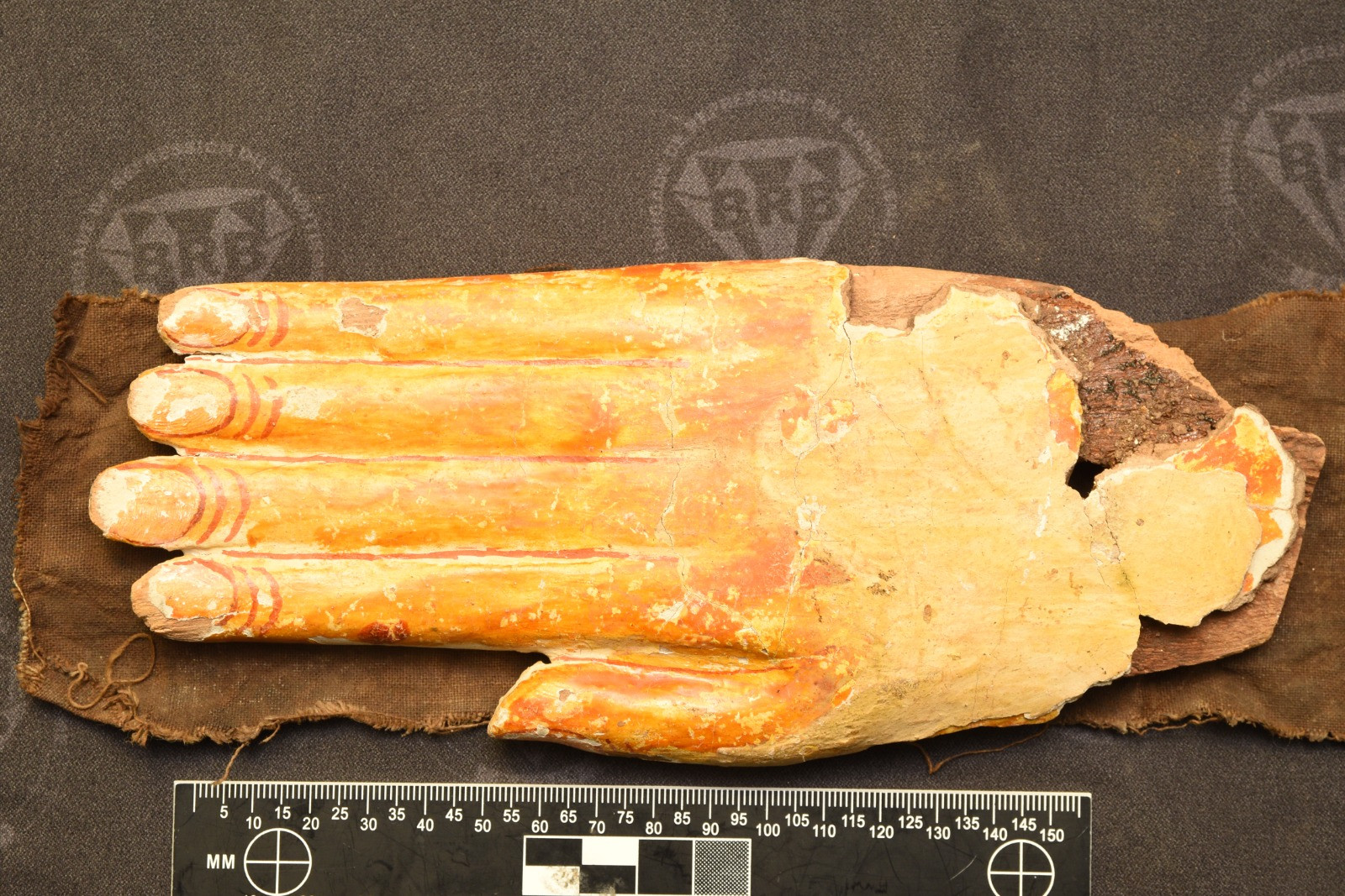 وزارة السياحة والآثار تتسلّم 7 قطع أثرية مستردة من فرنسا