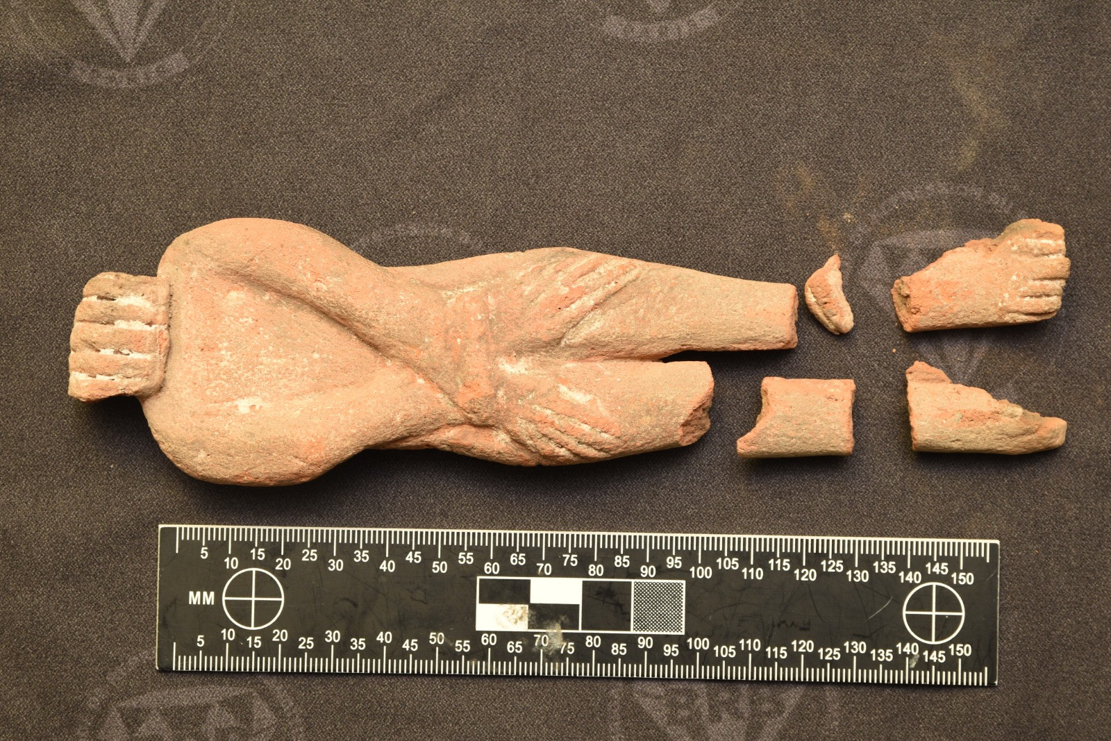 وزارة السياحة والآثار تتسلّم 7 قطع أثرية مستردة من فرنسا