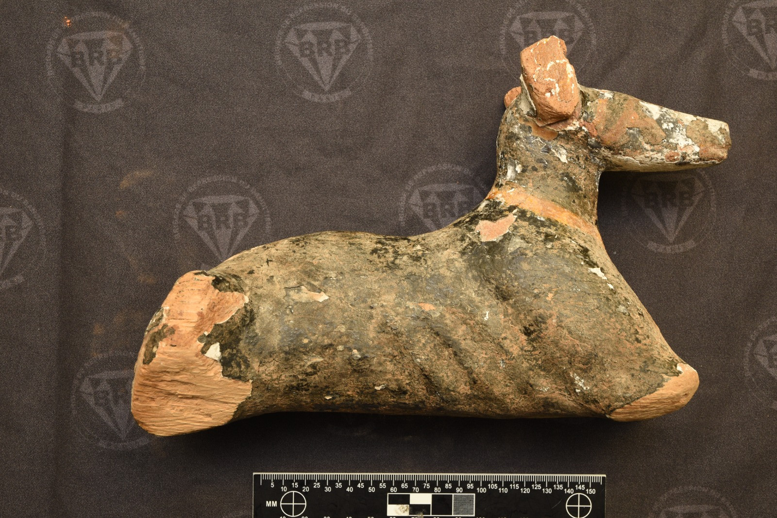 وزارة السياحة والآثار تتسلّم 7 قطع أثرية مستردة من فرنسا