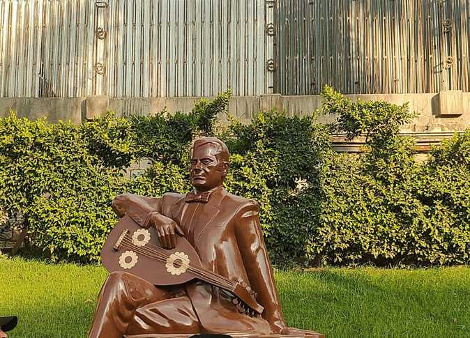 تمثال أسمهان وفريد في الأوبرا