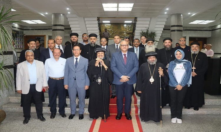 محافظ القليوبية يستقبل وفد كنسي لتقديم التهنئة بعيد الأضحى المبارك