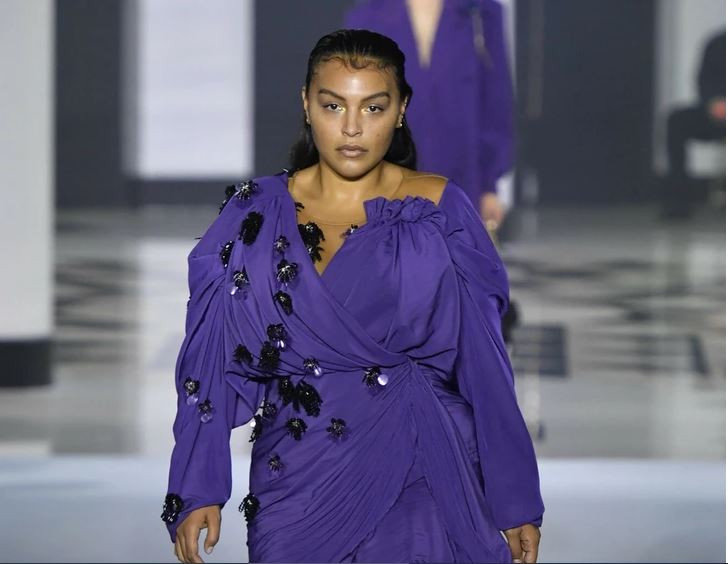 عرض أزياء لصاحبات الوزن الزائد بكينيا