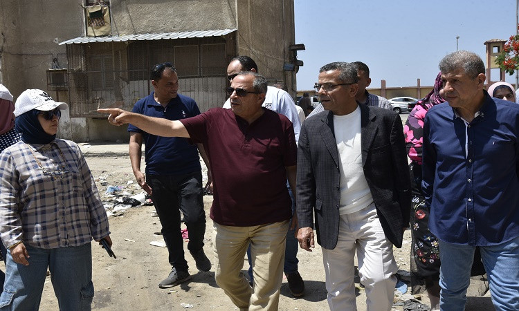 محافظ بورسعيد: خطة التطوير بحي الزهور تشمل صيانة شبكات الصرف