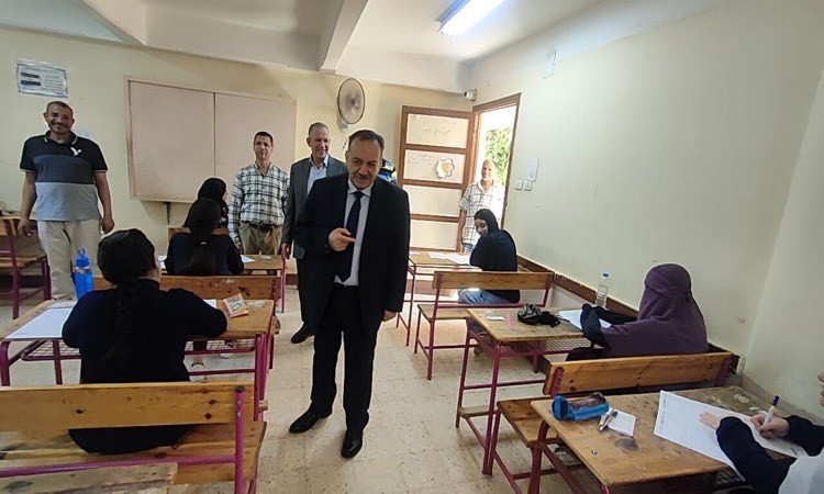 سيرامتحانات الثانوية العامة ويؤكد توفيربيئة آمنة للطلاب