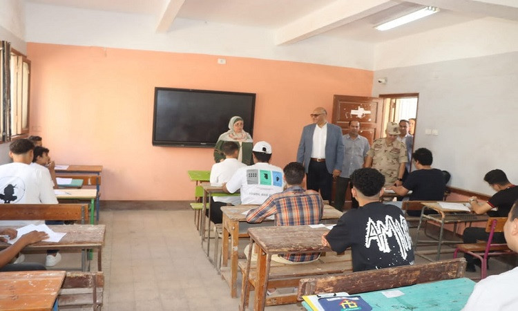 محافظ القليوبية يتفقد عدداً من لِجان امتحانات الثانوية العامة