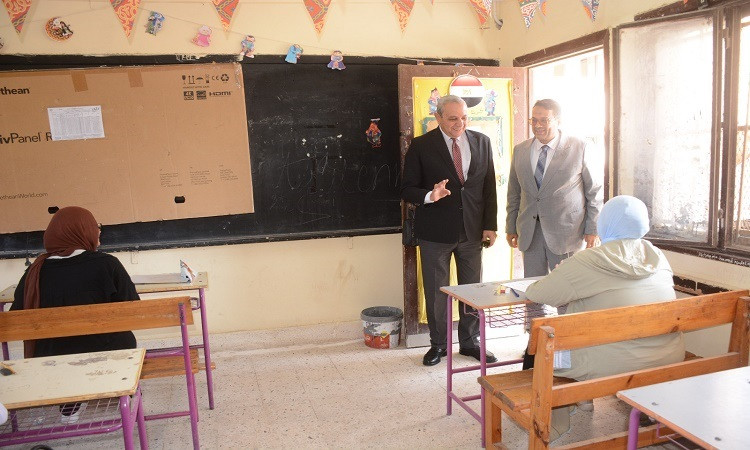 محافظ الغربية يتفقد لجان امتحانات الثانوية العامة بطنطا