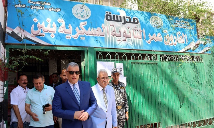 محافظ الإسماعيلية يتفقد عددًا من لجان امتحانات الثانوية العامة