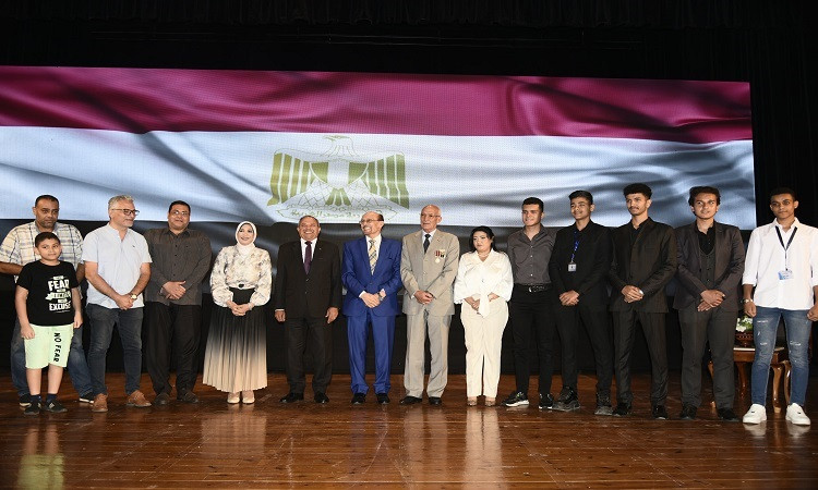 محافظ بورسعيد يشهد ندوة تثقيفية بعنوان 