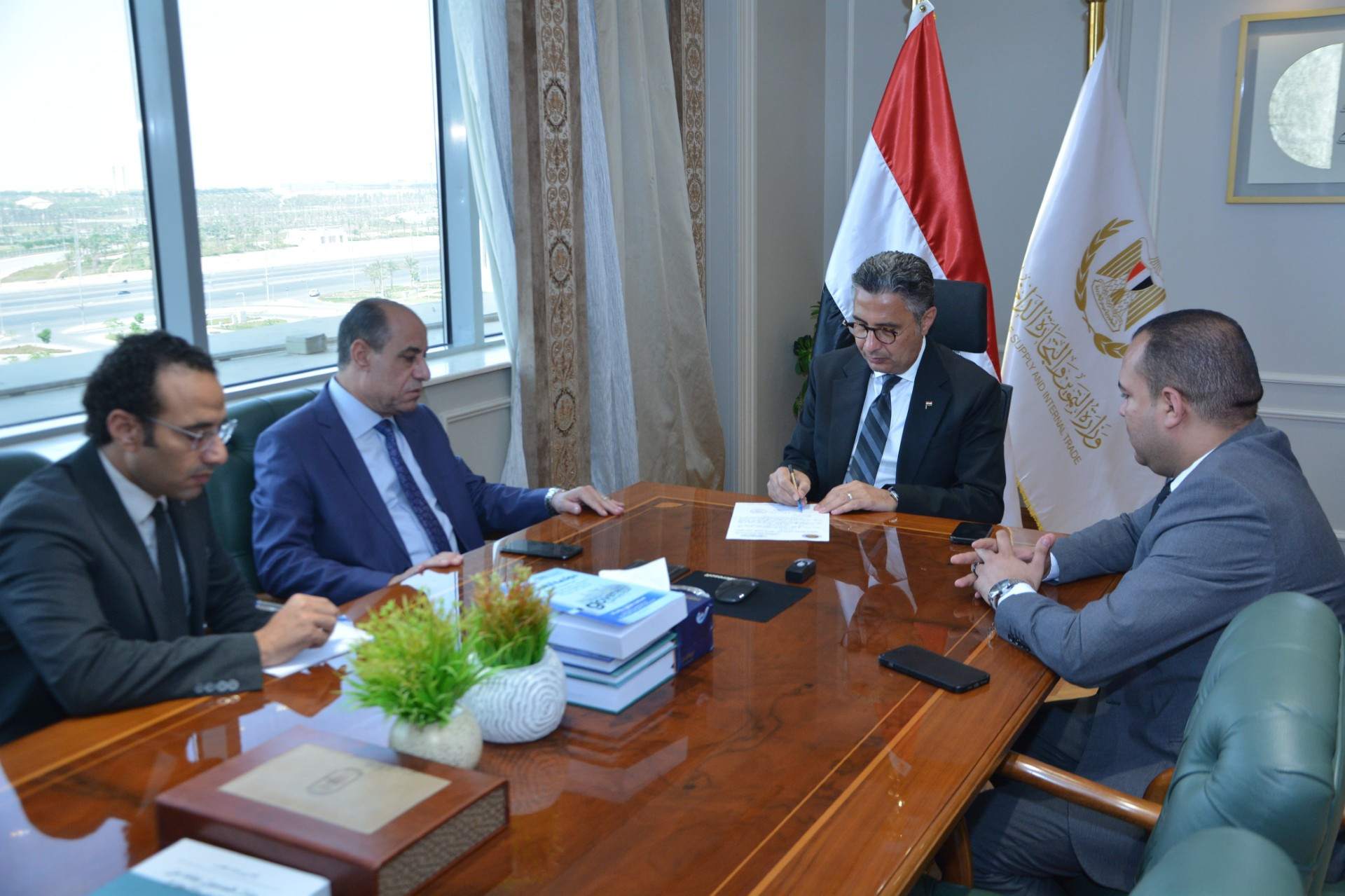 وزير التموين