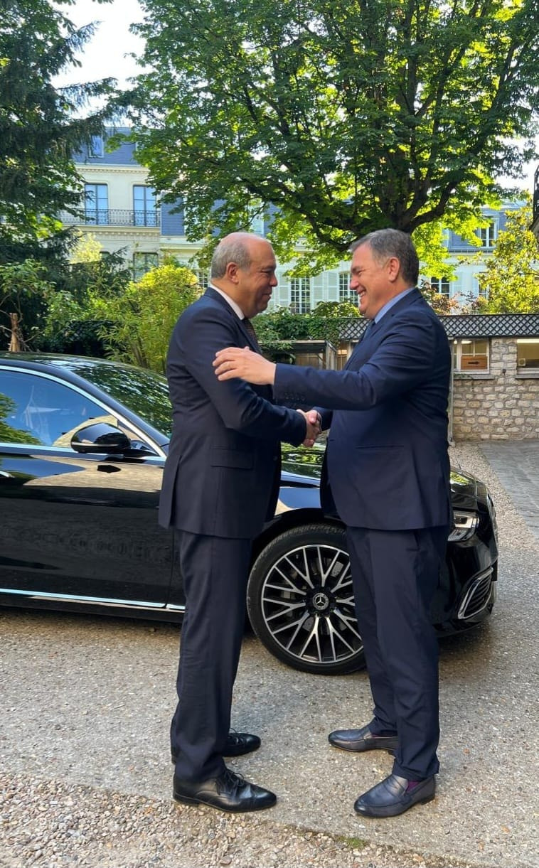 وزير الطيران مع وزير النقل الفرنسي