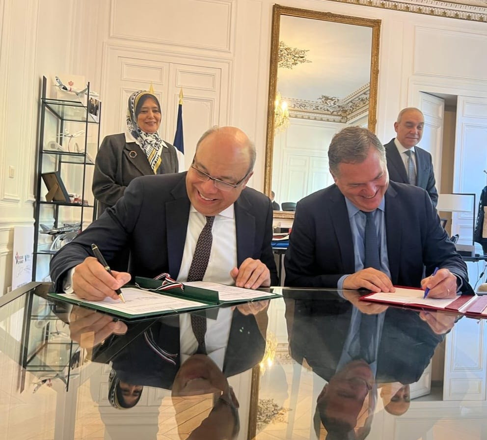 وزير الطيران مع وزير النقل الفرنسي