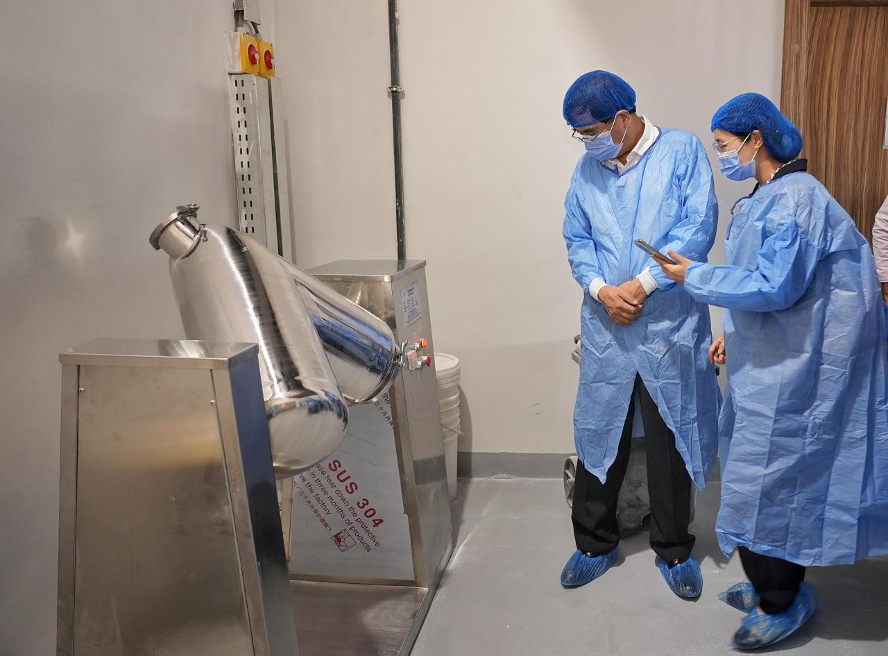 وفد صيني يتفقد عددا من مصانع المستلزمات الطبية&nbsp;بمصر