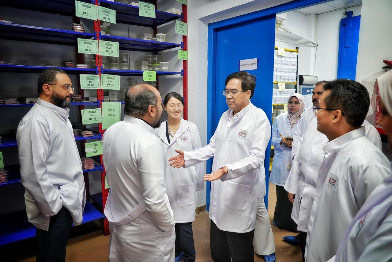 وفد صيني يتفقد عددا من مصانع المستلزمات الطبية&nbsp;بمصر