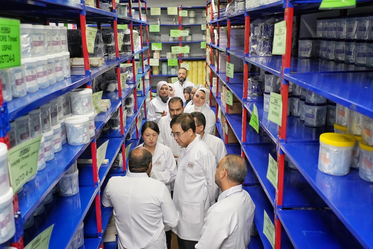 وفد صيني يتفقد عددا من مصانع المستلزمات الطبية&nbsp;بمصر