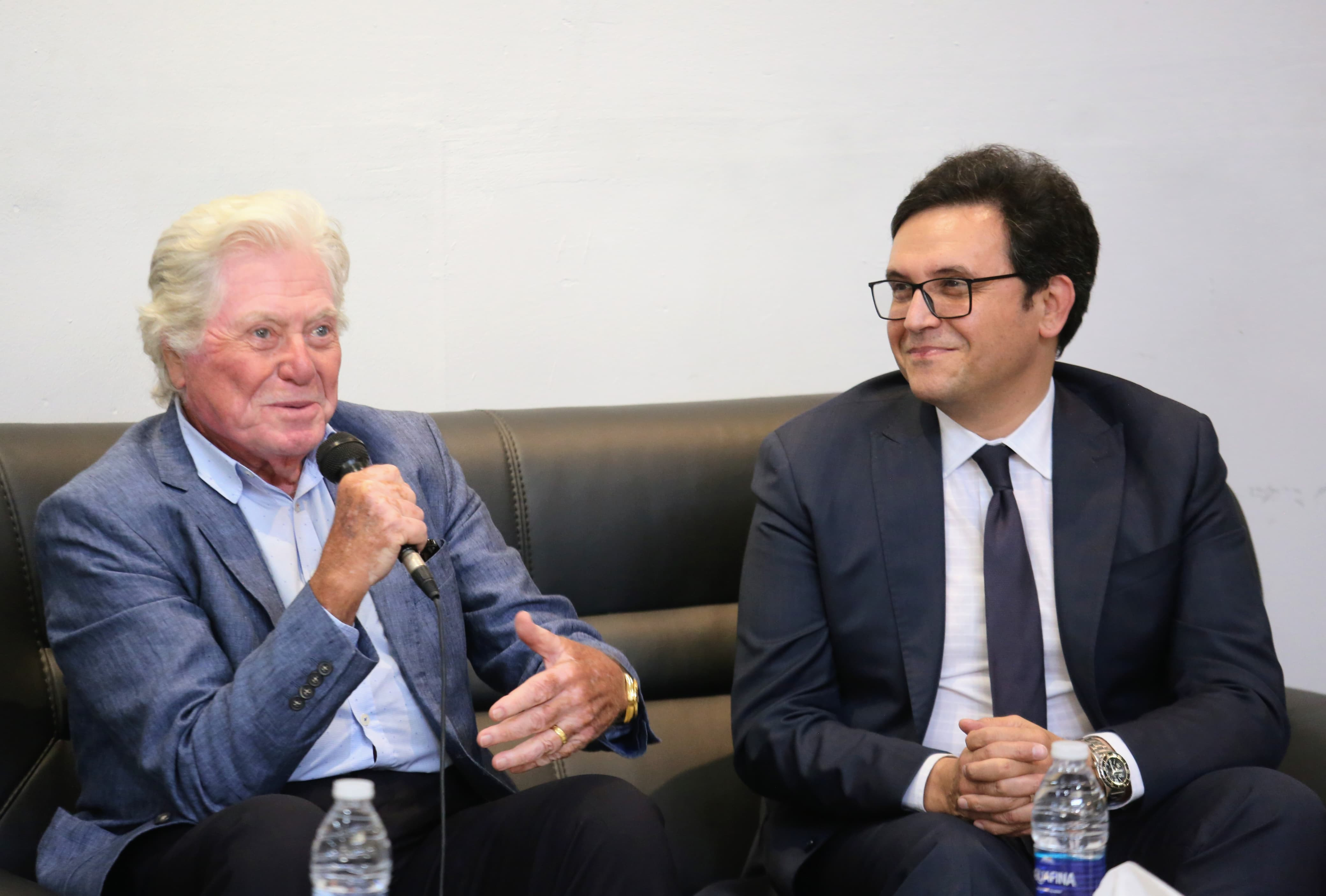 جلسة حوارية المعرض العام