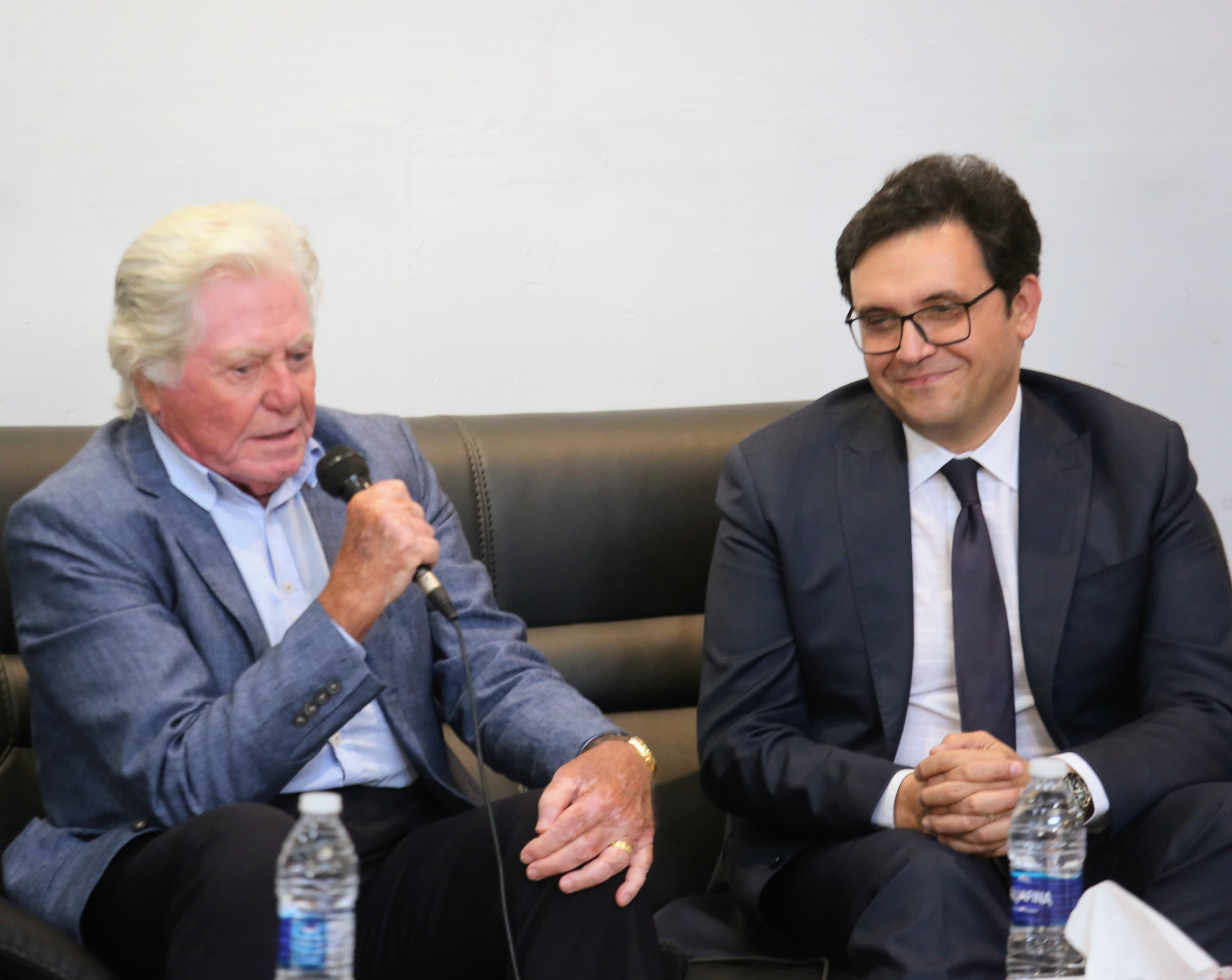 جلسة حوارية المعرض العام