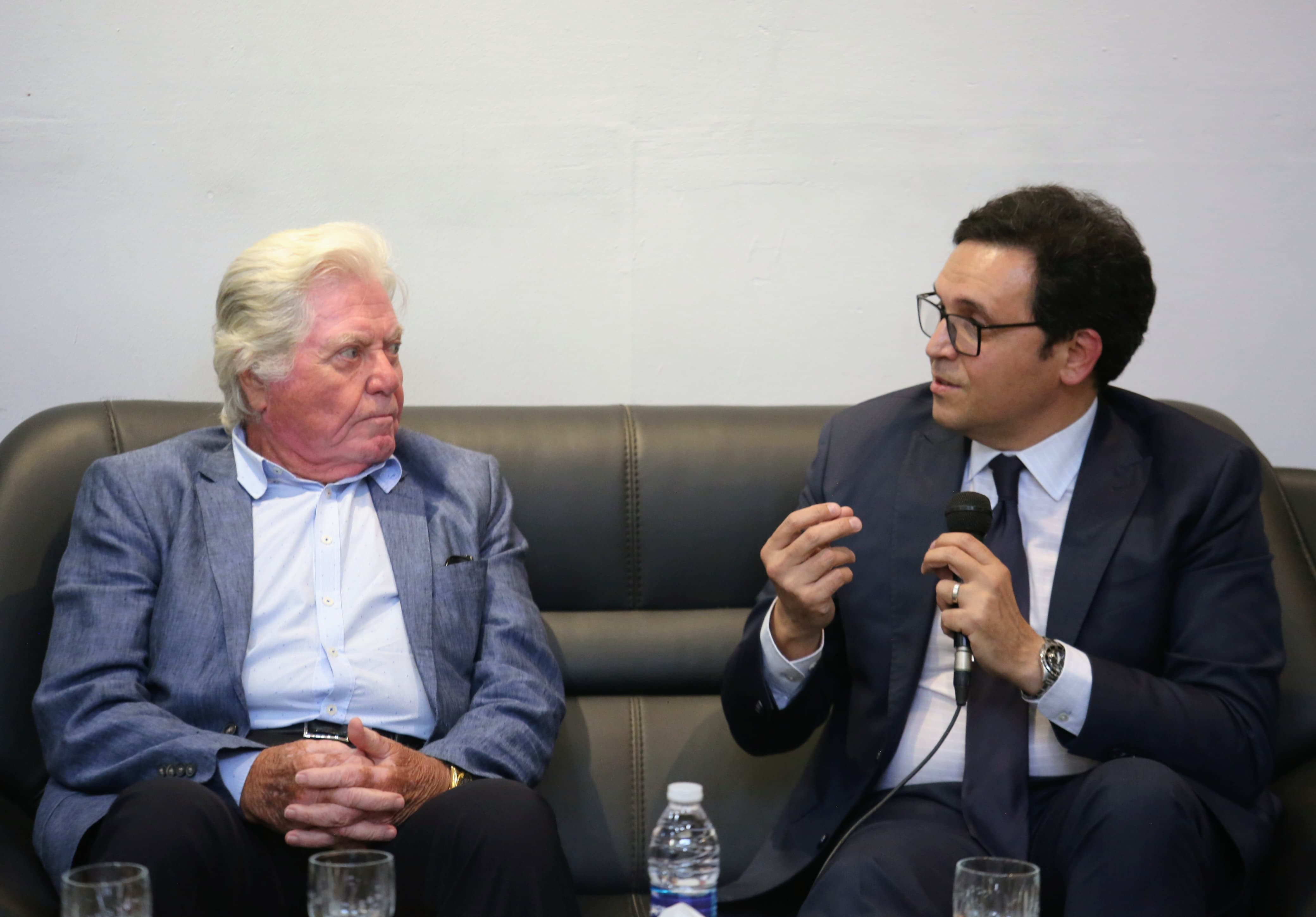 جلسة حوارية المعرض العام