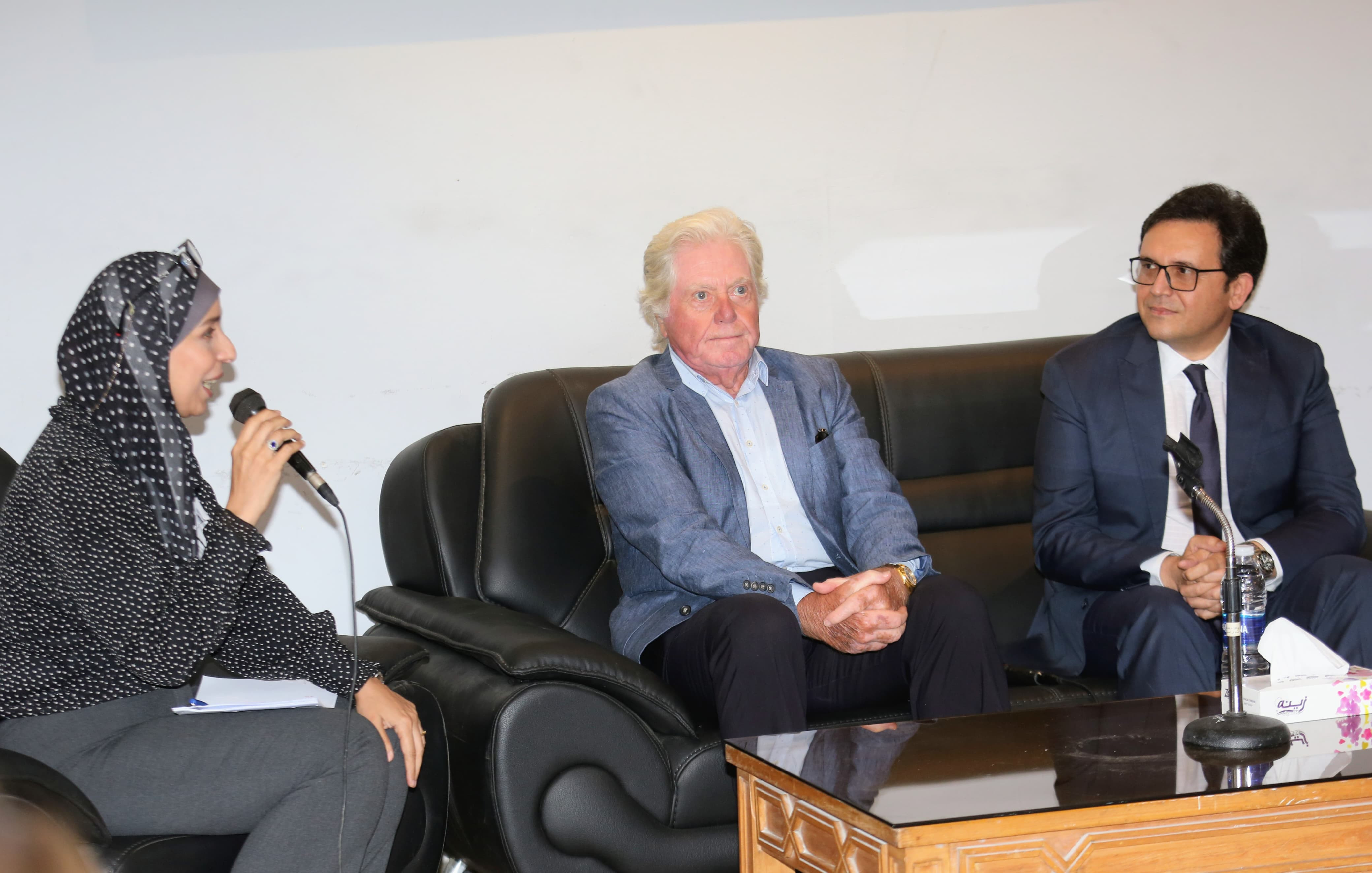 جلسة حوارية المعرض العام