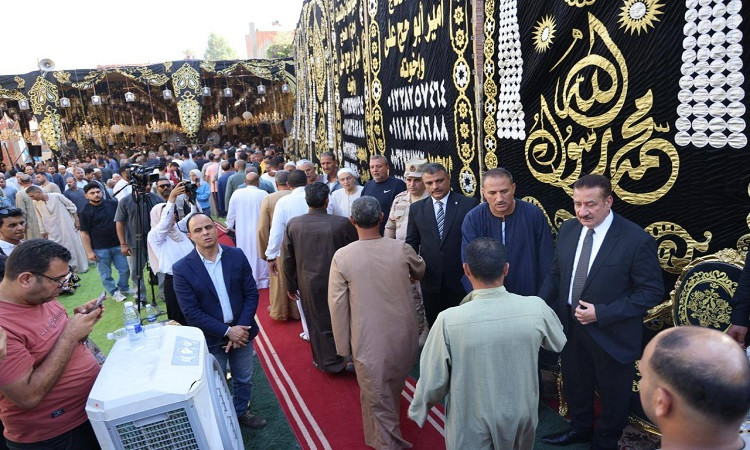 محافظ المنوفية يتلقى واجب العزاء في شهداء حادث الإقليمي بكفر السنابسة