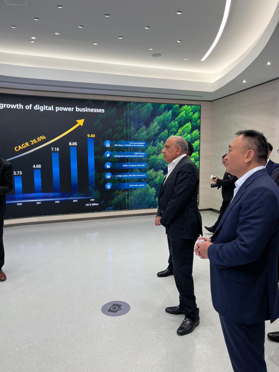 وزير الكهرباء