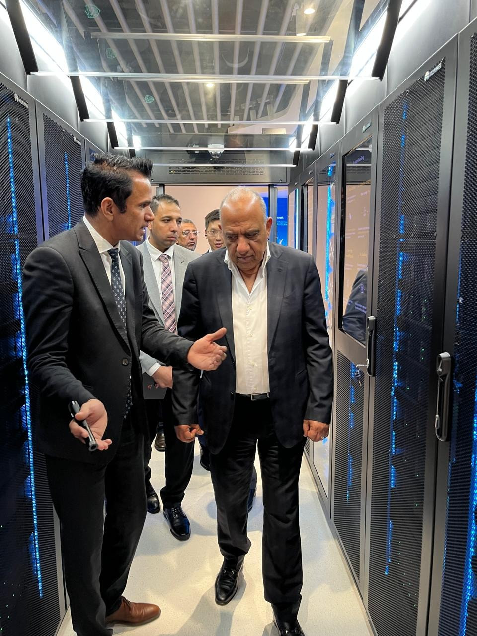 وزير الكهرباء