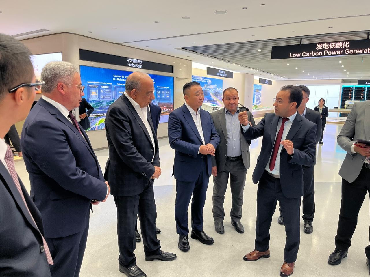 وزير الكهرباء