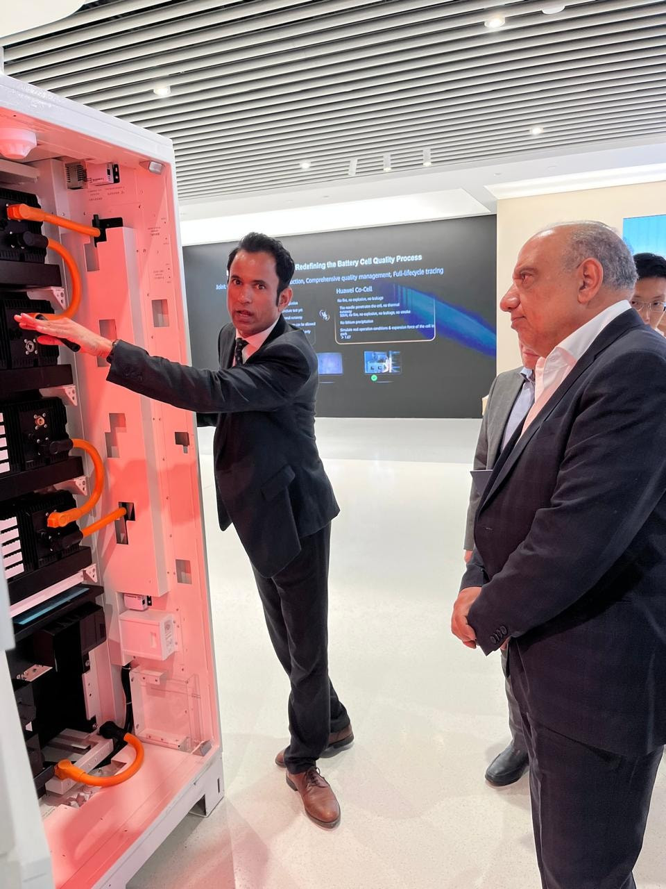 وزير الكهرباء