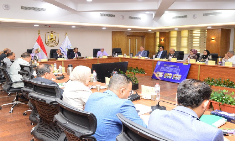 محافظ بورسعيد يؤكد دعمه الكامل للمنظومة التعليمية