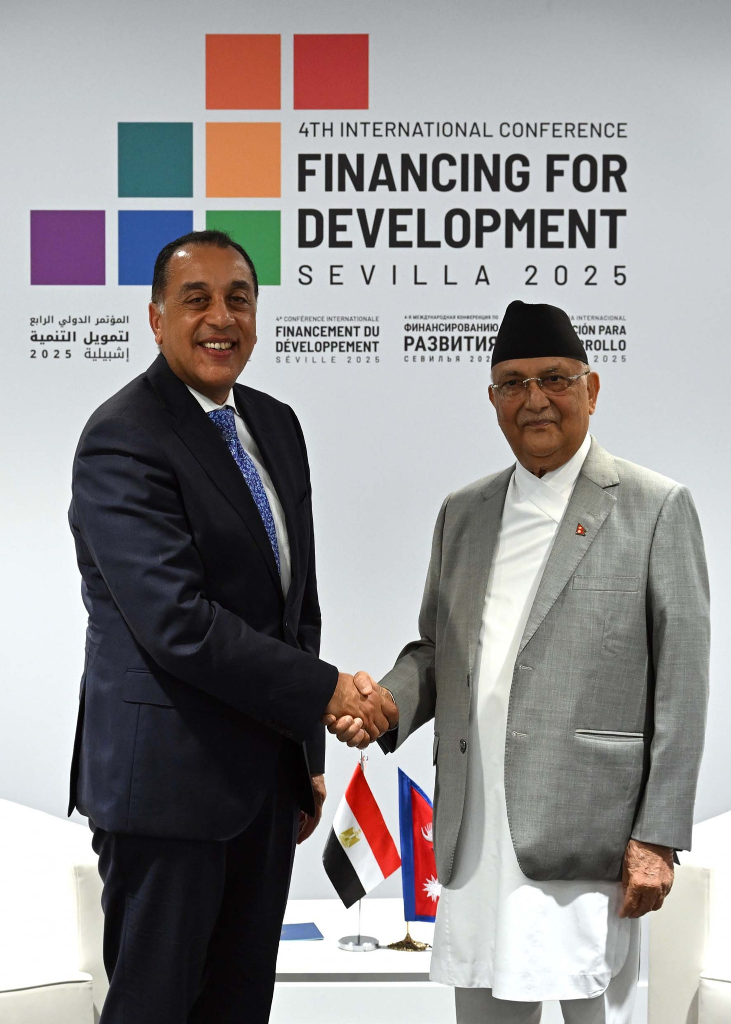 رئيس الوزراء ونظيره النيبالي