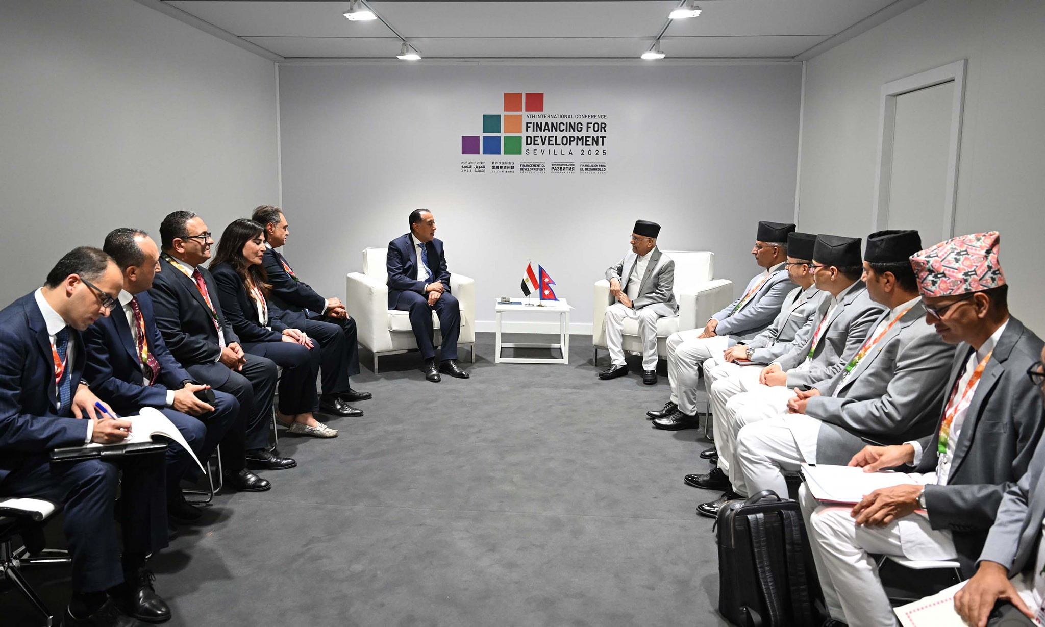 رئيس الوزراء ونظيره النيبالي