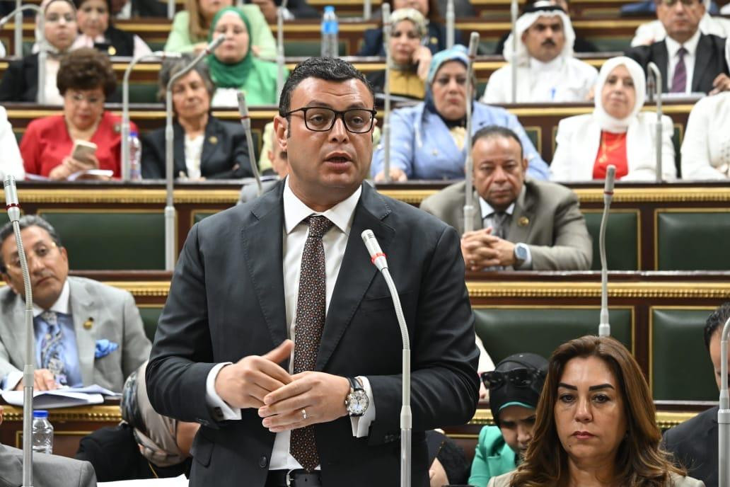 وزير الإسكان في البرلمان