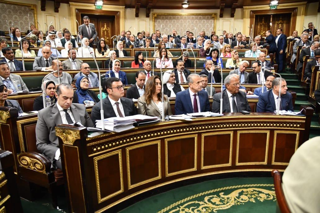 وزير الإسكان في البرلمان