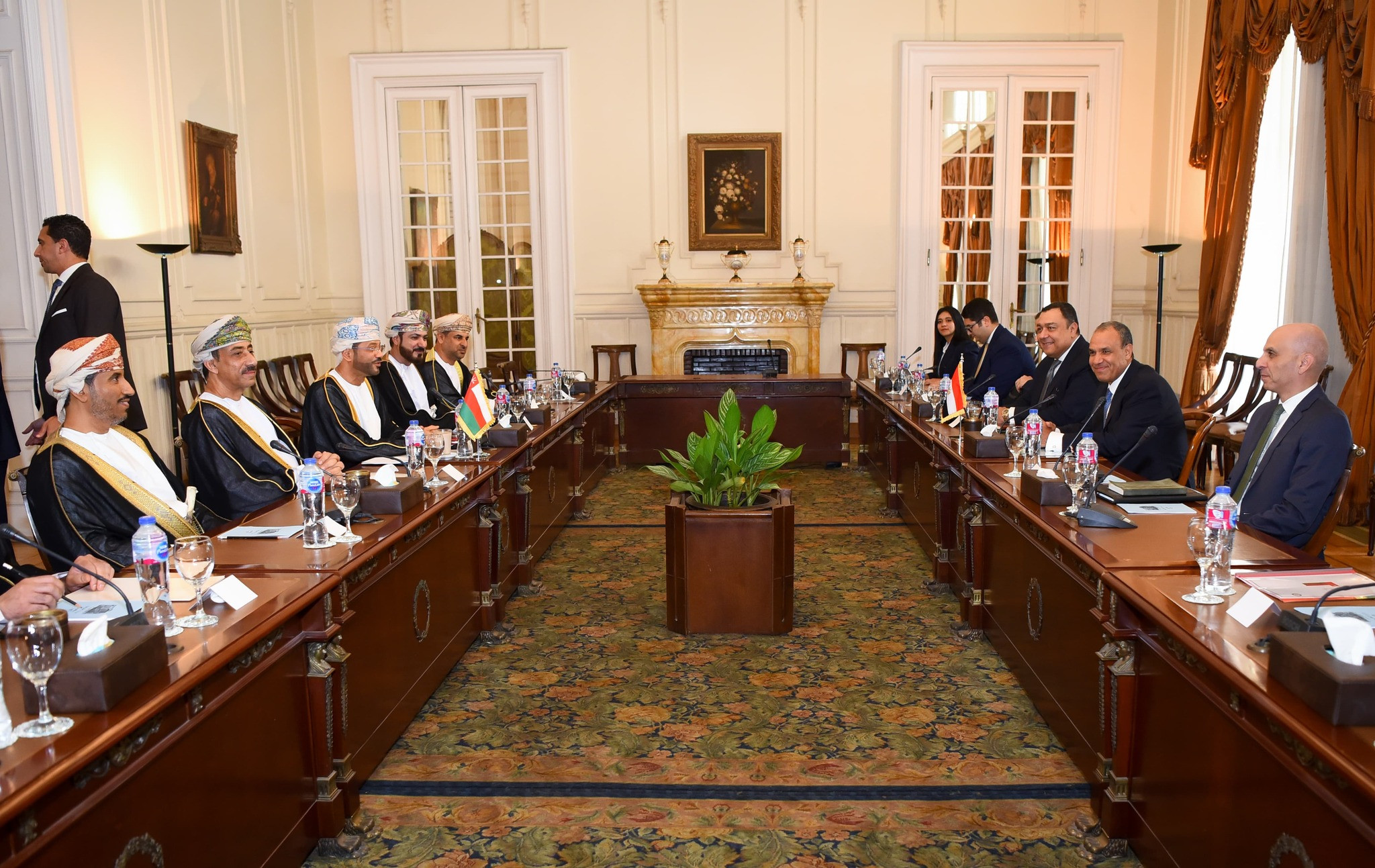 وزير الخارجية ونظيره العماني