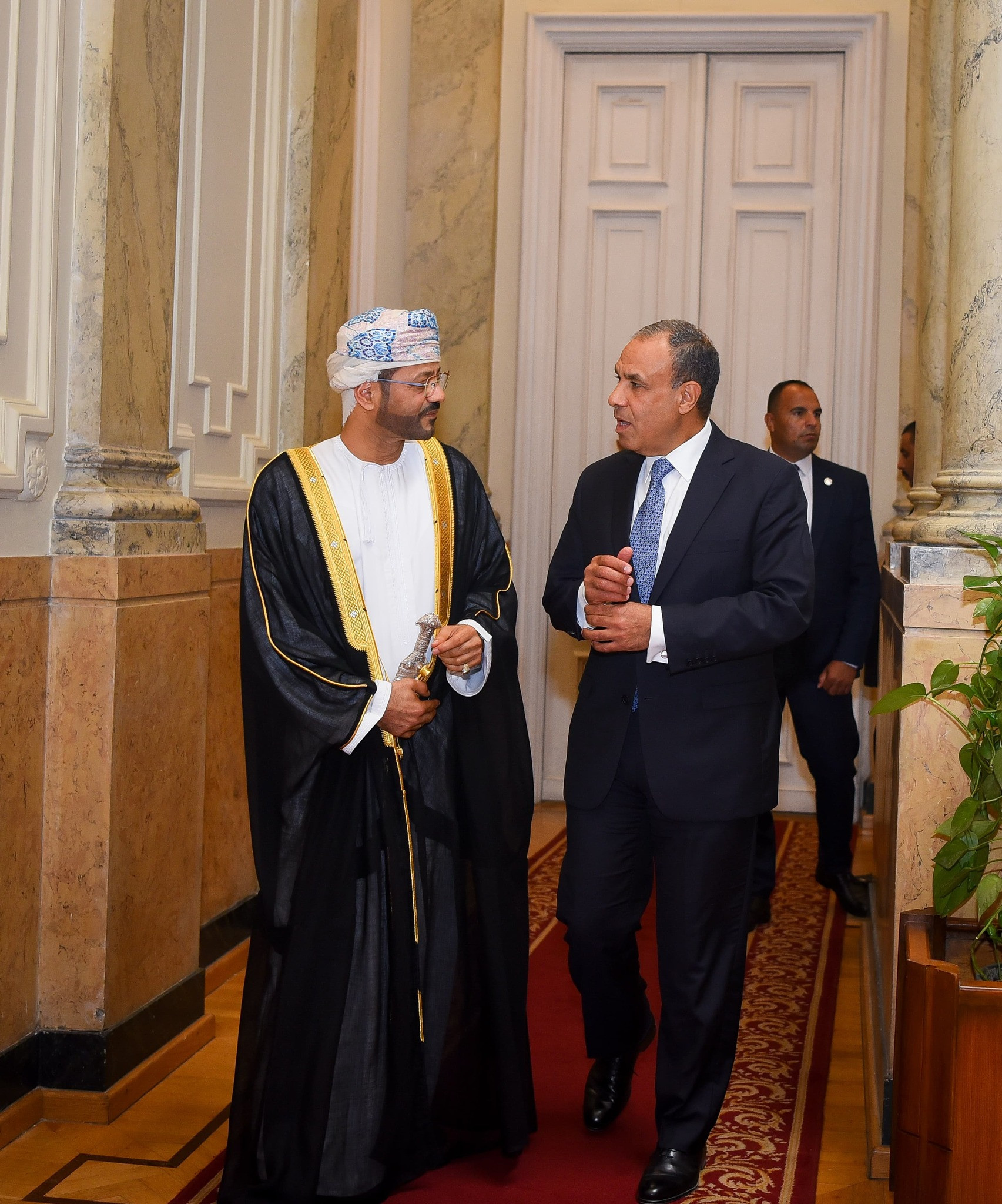 وزير الخارجية ونظيره العماني