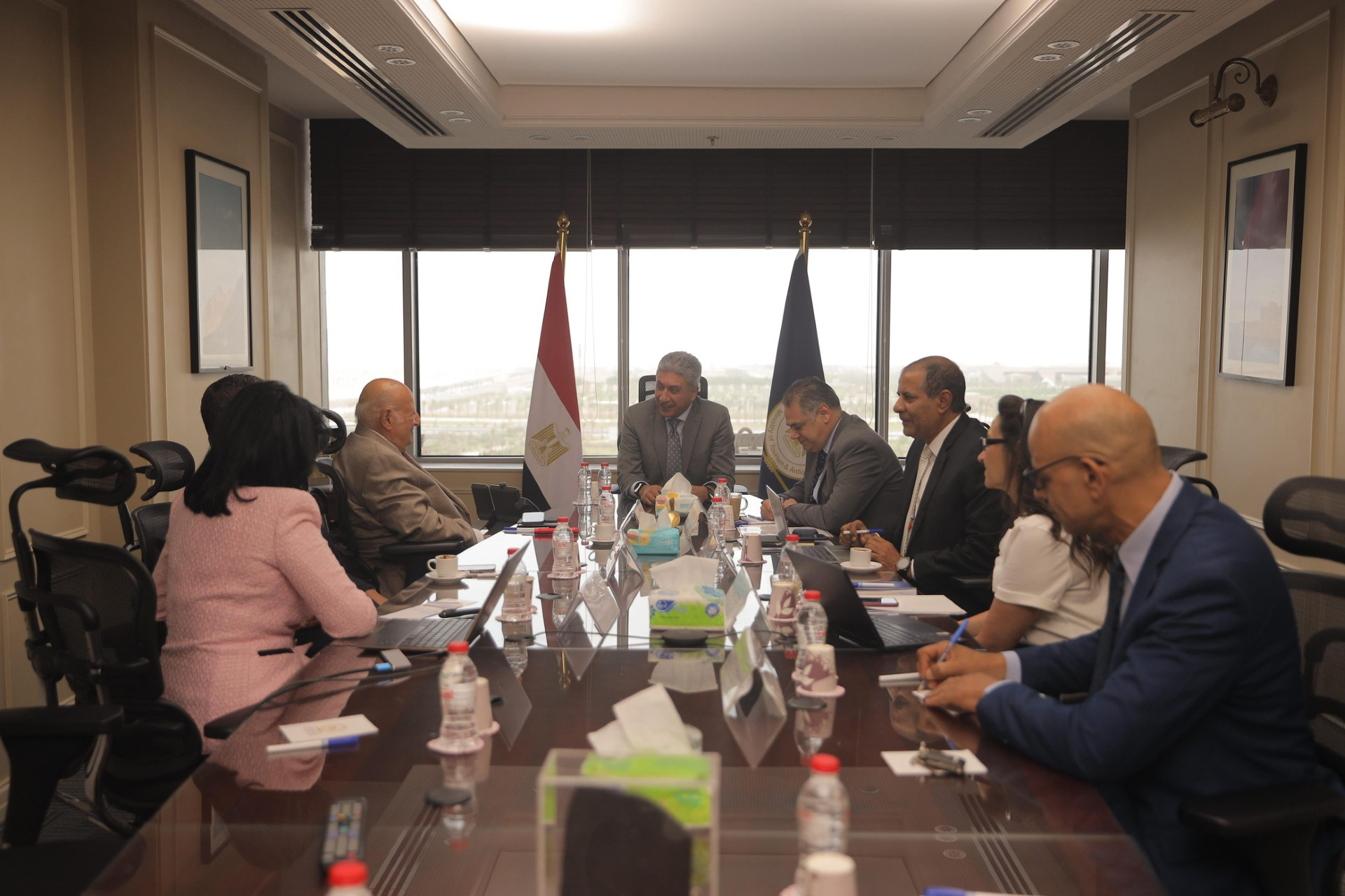 وزير السياحة والاثار