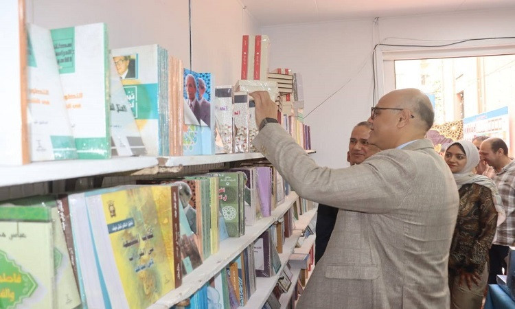 لدعم الثقافة... محافظ القليوبية يفتتح فرع دار المعارف بمدينة بنها