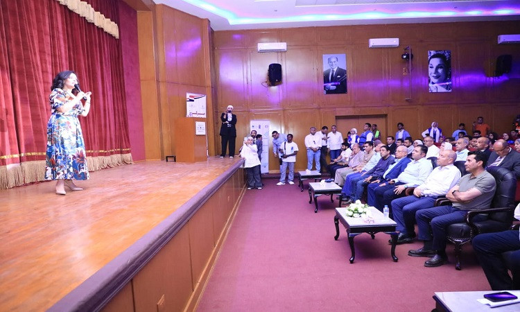 وزير الرياضة ومحافظ القاهرة يفتتحان منشآت رياضية بالساحل