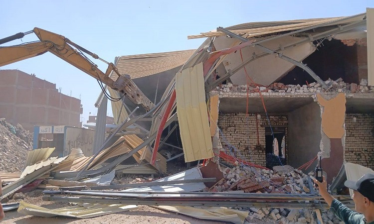 محافظ القليوبية يقود حملة مكبرة لإزالة التعديات بقرية بلقس